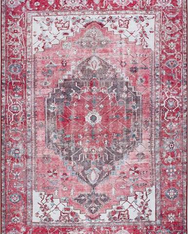 Červený koberec Universal Persia Red, 140 x 200 cm